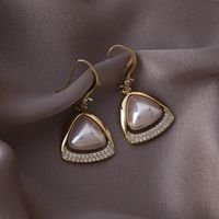 Korean Style Retro Micro-embellished Diamond Triangle Pearl Earrings main image 4