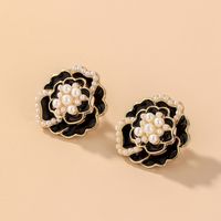 Retro Pearl Camellia Earrings Wholesale main image 2
