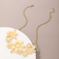 New Fashion Yellow Hollow Flower Necklace main image 5