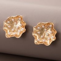 Fashion Metal Pearl Flower Irregular Earrings Wholesale main image 1