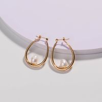 Simple Natural Pearl U-shaped Metal Earrings main image 3