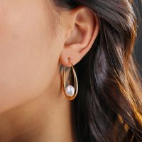 Simple Natural Pearl U-shaped Metal Earrings main image 4