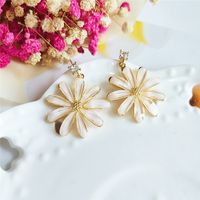 Trendy Small Daisy Flower Stud Earrings main image 4
