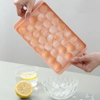 Fashion Round Ice Tray With Lid Plastic Ice Cube Mold main image 3