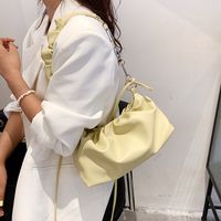 Western Style Pleated Chain Cloud Bag Female Summer 2021 New Fashion Simple Shoulder Underarm Bag Crossbody Dumpling Bag main image 4