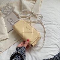 Einfache Diagonale Quadratische Tasche Mit Einer Schulter Und Einer Perlenkette main image 4