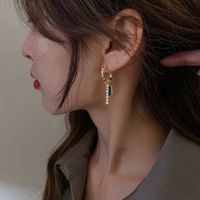 Retro Emerald Inlaid C-shaped Earrings main image 4