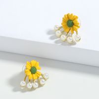 Fashion Flower Inlaid Pearls Colored Petals Earrings main image 4