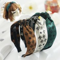 Retro Bee Pattern Fabric Bow Knotted Wide-brim Hairband main image 2
