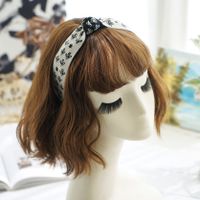 Retro Bee Pattern Fabric Bow Knotted Wide-brim Hairband main image 6