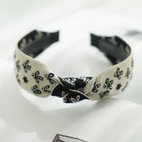 Retro Bee Pattern Fabric Bow Knotted Wide-brim Hairband main image 5