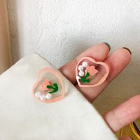 Cute Irregular Heart Shape Jelly Flower Pearl Stud Earrings main image 5