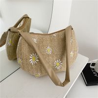 Korean Casual Chrysanthemum Shoulder Straw Woven Bucket Bag Wholesale main image 1