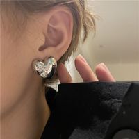Retro Simple Metal Peach Heart Diamond Earrings main image 2