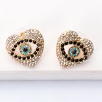 Retro Heart-shaped Eye Stud Earrings main image 4