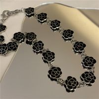 Retro Black And White Flower Necklace sku image 1