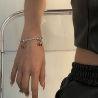 Bracelet Simple En Alliage De Cerises Avec Chaîne À Griffes Et Diamants Rétro main image 1