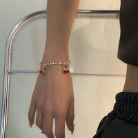 Bracelet Simple En Alliage De Cerises Avec Chaîne À Griffes Et Diamants Rétro main image 3