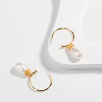 Fashion C-shaped Embossed Pure White Water Drop Pearl Earrings main image 3