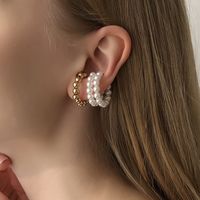 Boucles D&#39;oreilles Géométriques Simples En Perles D&#39;imitation main image 3