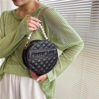 Fashion Solid Color Embossed Pearl Handle Small Round Bag main image 5