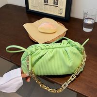 Nihaojewelry Casual Solid Color Folds Single Shoulder Cross-body Thick Chain Handbags Wholesale main image 3
