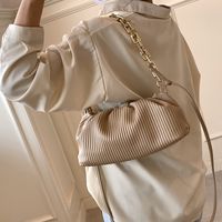 Nihaojewelry Casual Solid Color Folds Single Shoulder Cross-body Thick Chain Handbags Wholesale sku image 2