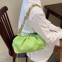 Nihaojewelry Casual Solid Color Folds Single Shoulder Cross-body Thick Chain Handbags Wholesale sku image 3