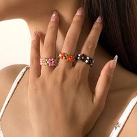 Nihaojewelry Großhandel Schmuck Einfacher Bunter Gänseblümchen Gewebter Perlenring main image 1