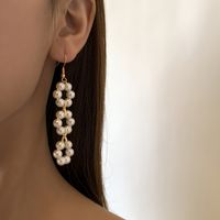 Nihaojewelry Simple Imitation Perle Fleur Gland Longues Boucles D&#39;oreilles Bijoux En Gros main image 4