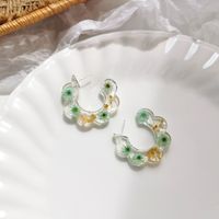 Nihaojewelry Wholesale Jewelry Retro C-shaped Transparent Flower Acrylic Earrings sku image 2