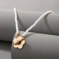 Nihaojewelry Großhandel Schmuck Neue Einfache Perlenkette Goldene Blume Anhänger Halskette main image 1