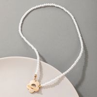 Nihaojewelry Großhandel Schmuck Neue Einfache Perlenkette Goldene Blume Anhänger Halskette main image 3