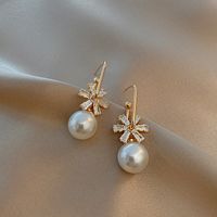 Nihaojewelry Wholesale Jewelry New Retro Flower Pearl Diamond Earrings main image 5