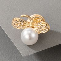Nihaojewelry Wholesale Jewelry Korean Golden Large Pearl Bee Brooch main image 1