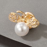 Nihaojewelry Wholesale Jewelry Korean Golden Large Pearl Bee Brooch main image 4