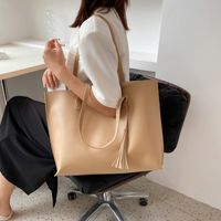 Wholesale Solid Color Large Capacity Lychee Pattern Tassel Tote Bag Nihaojewelry main image 5