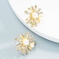 Wholesale Jewelry Alloy Flower Inlaid Pearl Earrings Nihaojewelry main image 4