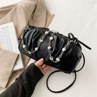 Wholesale Soft Pu Fold Pearl Chain Single Shoulder Handbag Nihaojewelry main image 1