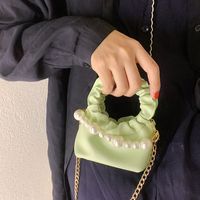 Wholesale Pleated Pearl Chain Solid Color Handbag Nihaojewelry main image 3