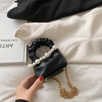 Wholesale Pleated Pearl Chain Solid Color Handbag Nihaojewelry sku image 1
