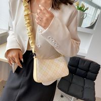 Nihaojewelry Wholesale Fashion Folds Handle Plaid Underarm Baguette Bag sku image 1