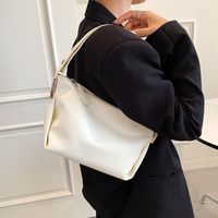 Nihaojewelry Wholesale Fashion Solid Color Zipper Handbag sku image 1