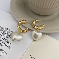 Wholesale Jewelry C-shaped Twist Circle Heart Pearl Earrings Nihaojewelry main image 4