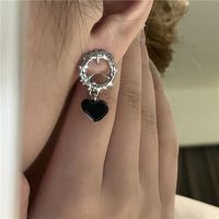 Vente En Gros Bijoux Épines Boucles D&#39;oreilles Coeur Noir Asymétriques Nihaojewelry main image 3