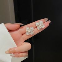 Wholesale Jewelry White Pearl Flower Shape Stud Earrings Nihaojewelry sku image 1