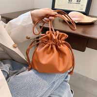 Western Style Mini Sac 2021 Nouvelle D'été Petit Frais Chanceux Sac Seau Sac Mignon Plissée Tout-match Épaule Messenger Sac main image 5