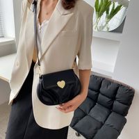 Wholesale Heart Buckle Fold One-shoulder Messenger Small Round Bag Nihaojewelry main image 5