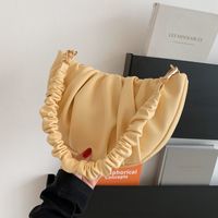 Wholesale Solid Color Diagonal Shoulder Folded Cloud Bag Nihaojewelry main image 2