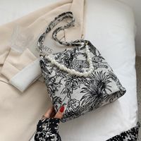 Knitted Oil Painting Pattern Small Bag For Women 2021 New Fashionable Canvas Pearl Crossbody Women's Bag Simple Shoulder Tote Bag sku image 3